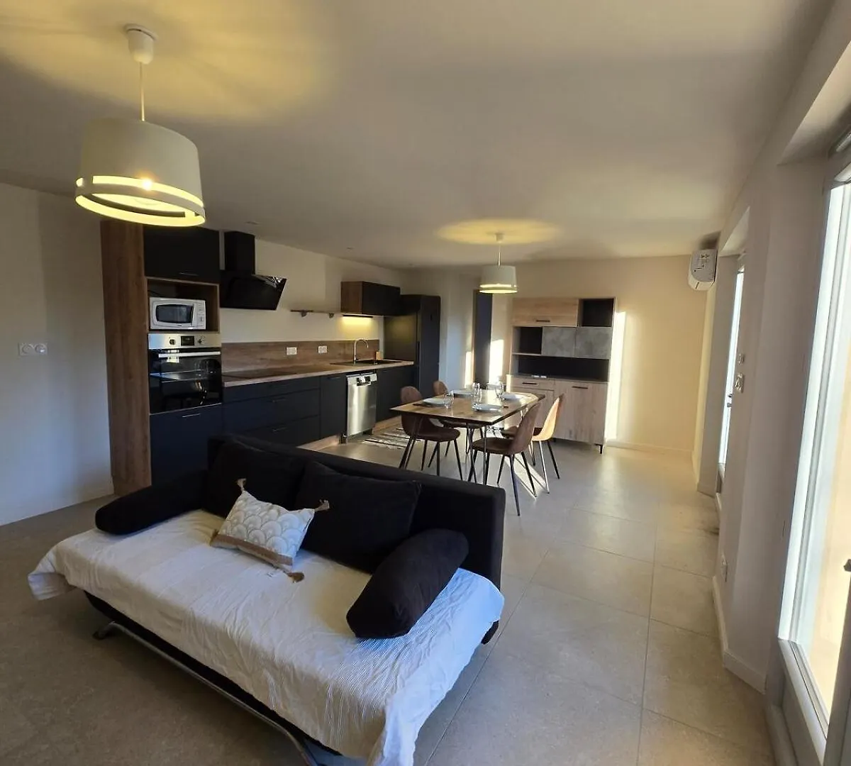 Holiday home T3 Des Ecorchats Montluel